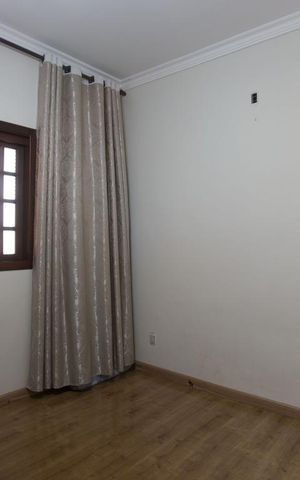 Casa para alugar com 950m², 3 quartos e 6 vagasSala de TV