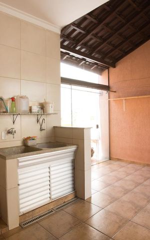 Casa para alugar com 950m², 3 quartos e 6 vagasÁrea de serviço