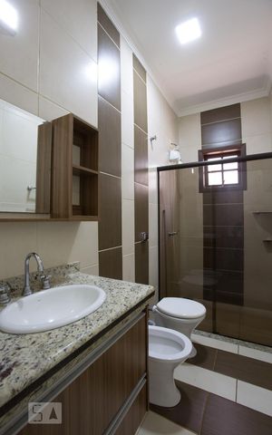 Casa para alugar com 950m², 3 quartos e 6 vagasBanheiro da suíte 2