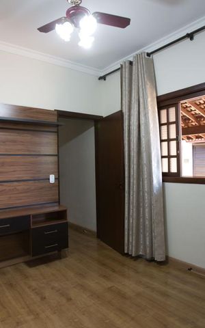 Casa para alugar com 950m², 3 quartos e 6 vagasSala de TV