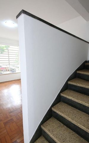 Casa à venda com 96m², 3 quartos e sem vagaSala - Acesso ao Piso Superior