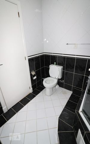 Casa à venda com 264m², 3 quartos e 3 vagas Casa à venda com 264m², 3 quartos e 3 vagasBanheiro da Suíte