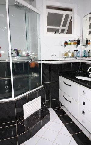 Casa à venda com 264m², 3 quartos e 3 vagas Casa à venda com 264m², 3 quartos e 3 vagasBanheiro da Suíte