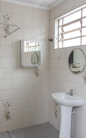 Casa à venda com 150m², 2 quartos e 2 vagas Casa à venda com 150m², 2 quartos e 2 vagasBanheiro de serviço