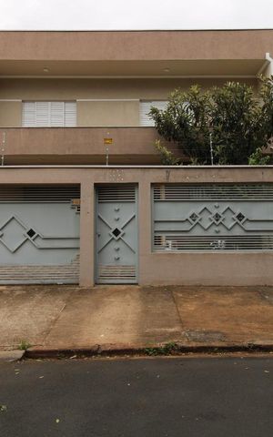 Casa à venda com 650m², 4 quartos e 5 vagasFachada