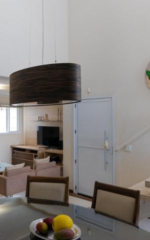 Casa à venda com 233m², 3 quartos e 3 vagasSalas