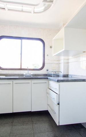 Apartamento à venda com 135m², 4 quartos e 2 vagas Apartamento à venda com 135m², 4 quartos e 2 vagasCozinha