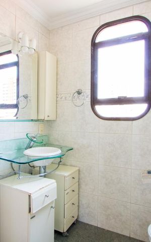 Apartamento à venda com 135m², 4 quartos e 2 vagas Apartamento à venda com 135m², 4 quartos e 2 vagasBanheiro social