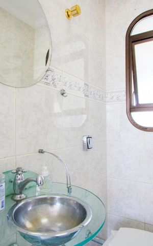 Apartamento à venda com 135m², 4 quartos e 2 vagas Apartamento à venda com 135m², 4 quartos e 2 vagasLavabo