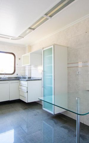 Apartamento à venda com 135m², 4 quartos e 2 vagas Apartamento à venda com 135m², 4 quartos e 2 vagasCozinha