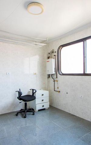 Apartamento à venda com 135m², 4 quartos e 2 vagas Apartamento à venda com 135m², 4 quartos e 2 vagasÁrea de serviço