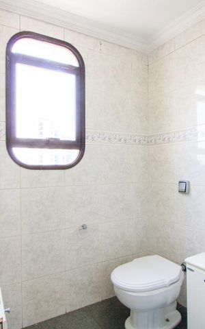Apartamento à venda com 135m², 4 quartos e 2 vagas Apartamento à venda com 135m², 4 quartos e 2 vagasBanheiro social