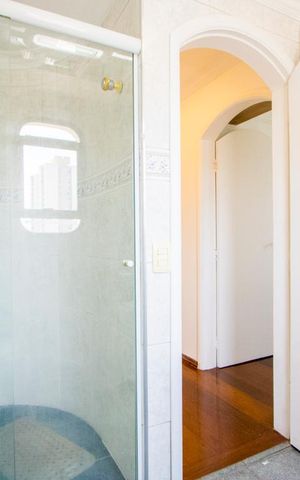 Apartamento à venda com 135m², 4 quartos e 2 vagas Apartamento à venda com 135m², 4 quartos e 2 vagasBanheiro social