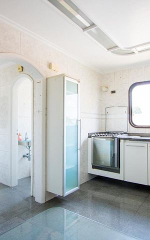 Apartamento à venda com 135m², 4 quartos e 2 vagas Apartamento à venda com 135m², 4 quartos e 2 vagasCozinha