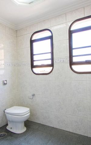 Apartamento à venda com 135m², 4 quartos e 2 vagas Apartamento à venda com 135m², 4 quartos e 2 vagasBanheiro do quarto 1