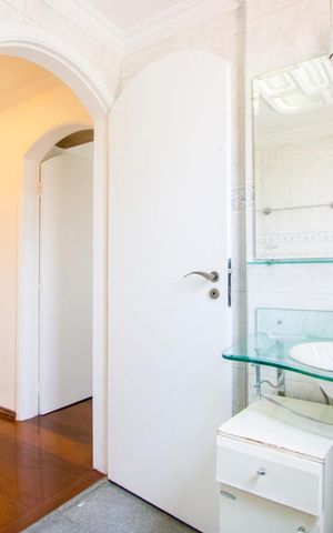 Apartamento à venda com 135m², 4 quartos e 2 vagas Apartamento à venda com 135m², 4 quartos e 2 vagasBanheiro social
