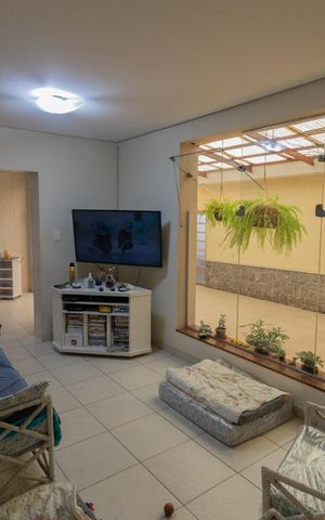 Casa à venda com 300m², 3 quartos e 2 vagas Casa à venda com 300m², 3 quartos e 2 vagasSala externa