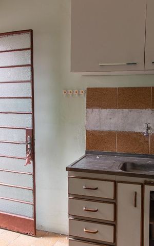 Casa à venda com 170m², 3 quartos e 2 vagas Casa à venda com 170m², 3 quartos e 2 vagasEdícula/cozinha