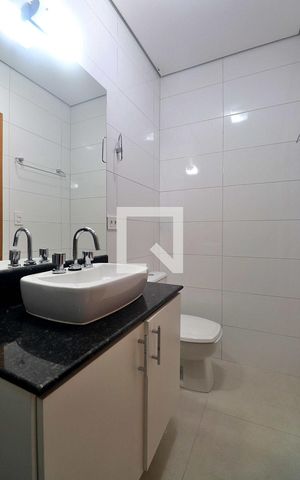 Casa de condomínio à venda com 235m², 3 quartos e 3 vagasBanheiro do Quarto 3 - Suíte