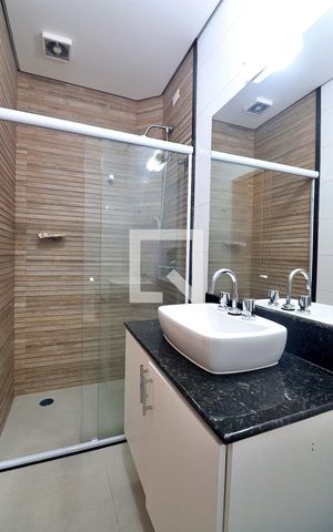 Casa de condomínio à venda com 235m², 3 quartos e 3 vagasBanheiro do Quarto 3 - Suíte