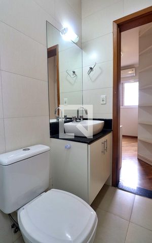 Casa de condomínio à venda com 235m², 3 quartos e 3 vagasBanheiro do Quarto 2 - Suíte