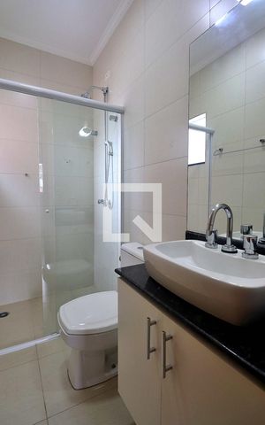 Casa de condomínio à venda com 235m², 3 quartos e 3 vagasBanheiro do Quarto 2 - Suíte