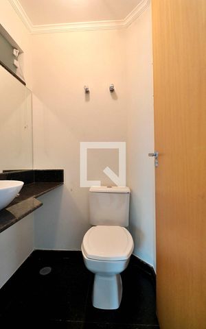 Casa de condomínio à venda com 235m², 3 quartos e 3 vagasLavabo