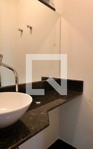 Casa de condomínio à venda com 235m², 3 quartos e 3 vagasLavabo