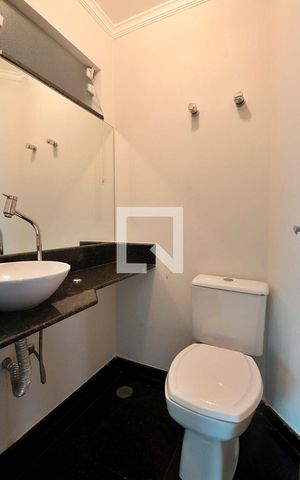 Casa de condomínio à venda com 235m², 3 quartos e 3 vagasLavabo