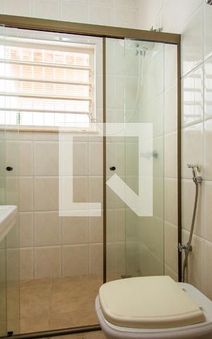 Casa à venda com 312m², 3 quartos e 3 vagas Casa à venda com 312m², 3 quartos e 3 vagasBanheiro