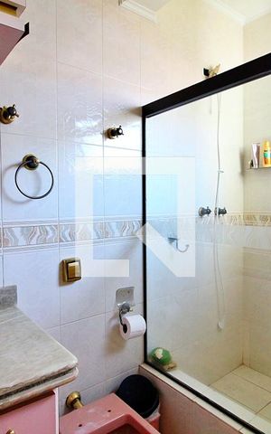 Casa à venda com 322m², 4 quartos e 4 vagasBanheiro