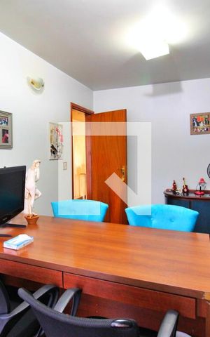 Casa à venda com 322m², 4 quartos e 4 vagasEscritório