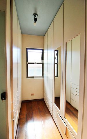 Casa à venda com 322m², 4 quartos e 4 vagasCloset