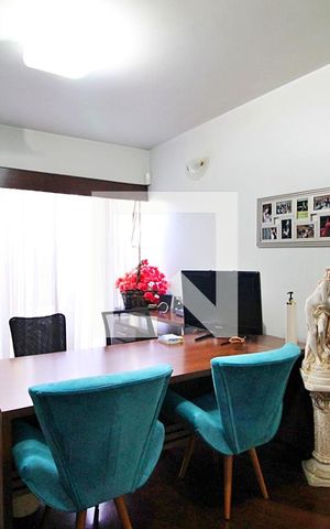 Casa à venda com 322m², 4 quartos e 4 vagasEscritório