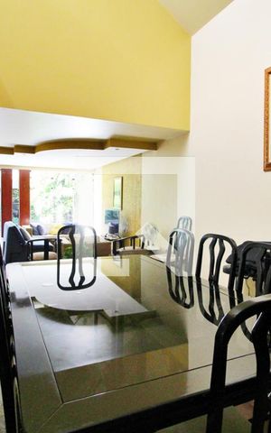 Casa à venda com 322m², 4 quartos e 4 vagasSala