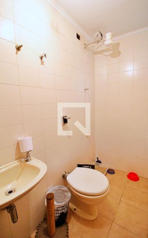 Casa à venda com 322m², 4 quartos e 4 vagasBanheiro de Serviço