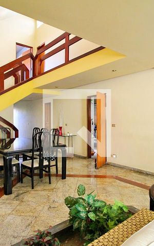 Casa à venda com 322m², 4 quartos e 4 vagasSala