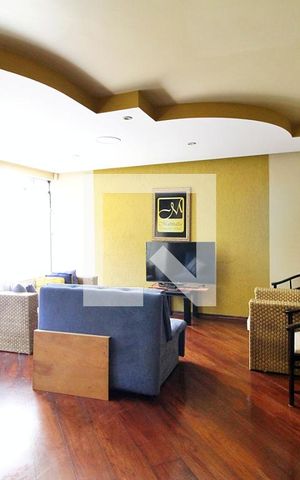 Casa à venda com 322m², 4 quartos e 4 vagasSala