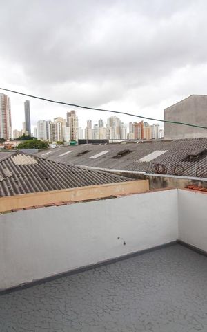 Casa de condomínio à venda com 340m², 4 quartos e 2 vagas Casa de condomínio à venda com 340m², 4 quartos e 2 vagasSacada