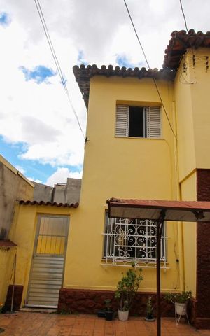 Casa de condomínio à venda com 340m², 4 quartos e 2 vagas Casa de condomínio à venda com 340m², 4 quartos e 2 vagasFachada