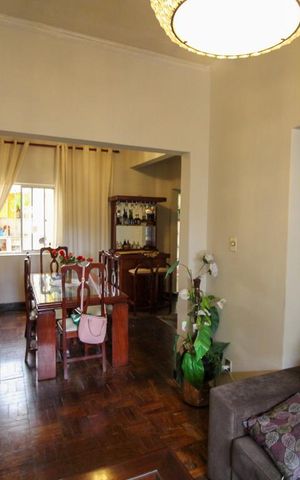 Casa de condomínio à venda com 340m², 4 quartos e 2 vagas Casa de condomínio à venda com 340m², 4 quartos e 2 vagasSala de Estar