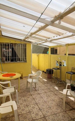 Casa de condomínio à venda com 340m², 4 quartos e 2 vagas Casa de condomínio à venda com 340m², 4 quartos e 2 vagasQuintal