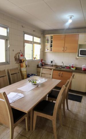Casa de condomínio à venda com 340m², 4 quartos e 2 vagas Casa de condomínio à venda com 340m², 4 quartos e 2 vagasCozinha