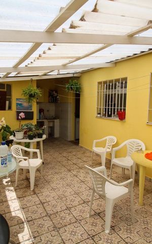 Casa de condomínio à venda com 340m², 4 quartos e 2 vagas Casa de condomínio à venda com 340m², 4 quartos e 2 vagasQuintal