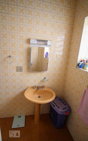Casa de condomínio à venda com 340m², 4 quartos e 2 vagas Casa de condomínio à venda com 340m², 4 quartos e 2 vagasBanheiro