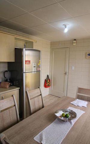 Casa de condomínio à venda com 340m², 4 quartos e 2 vagas Casa de condomínio à venda com 340m², 4 quartos e 2 vagasCozinha