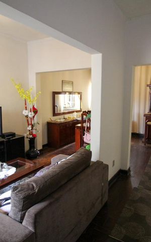 Casa de condomínio à venda com 340m², 4 quartos e 2 vagas Casa de condomínio à venda com 340m², 4 quartos e 2 vagasSala de Estar