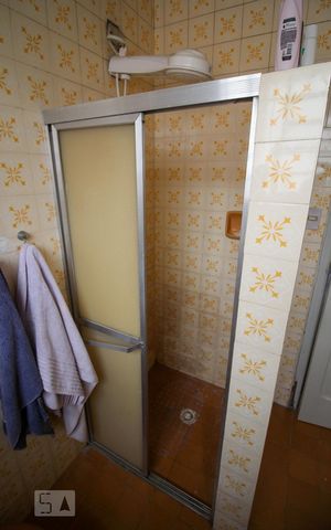 Casa de condomínio à venda com 340m², 4 quartos e 2 vagas Casa de condomínio à venda com 340m², 4 quartos e 2 vagasBanheiro