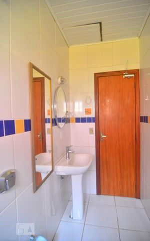Casa à venda com 300m², 2 quartos e 1 vagaBanheiro social