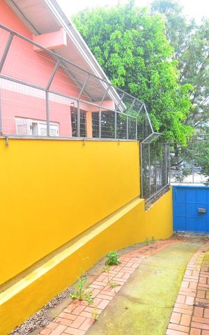 Casa à venda com 300m², 2 quartos e 1 vagaPátio